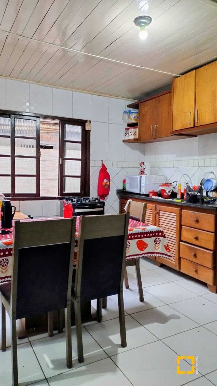Casa com 53m², 2 quartos, 1 garagem, no bairro Vargem do Bom Jesus em Florianópolis