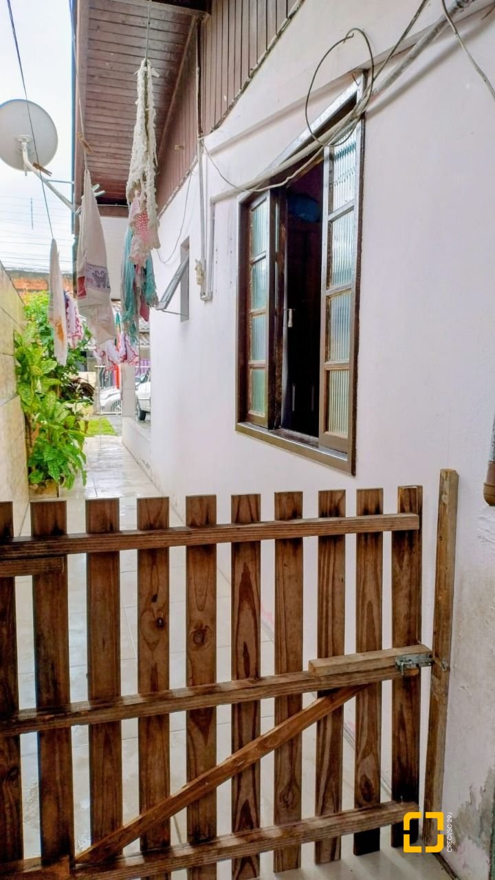 Casa com 53m², 2 quartos, 1 garagem, no bairro Vargem do Bom Jesus em Florianópolis