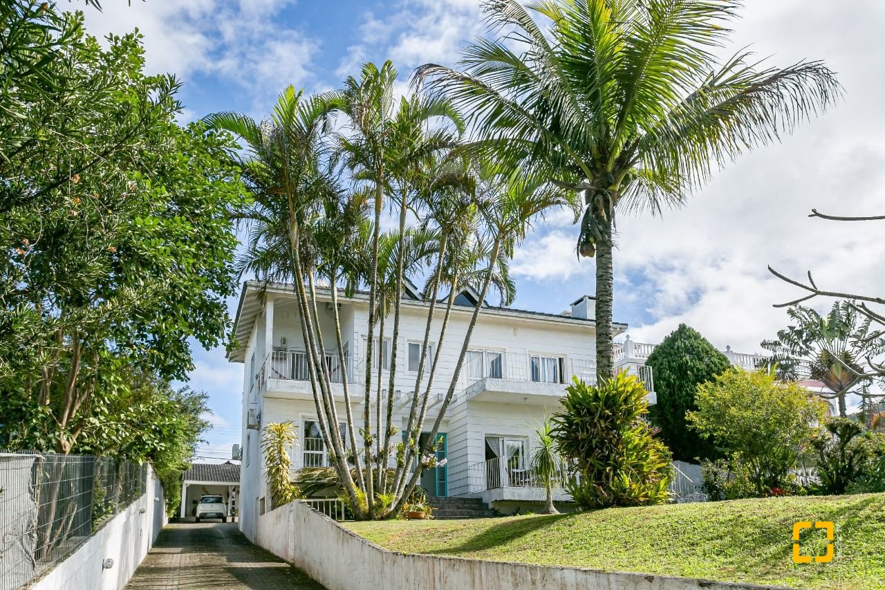 Casa de Condomínio com 300m², 5 quartos (sendo 2 suítes), 4 garagens, no bairro Lagoa da Conceição em Florianópolis