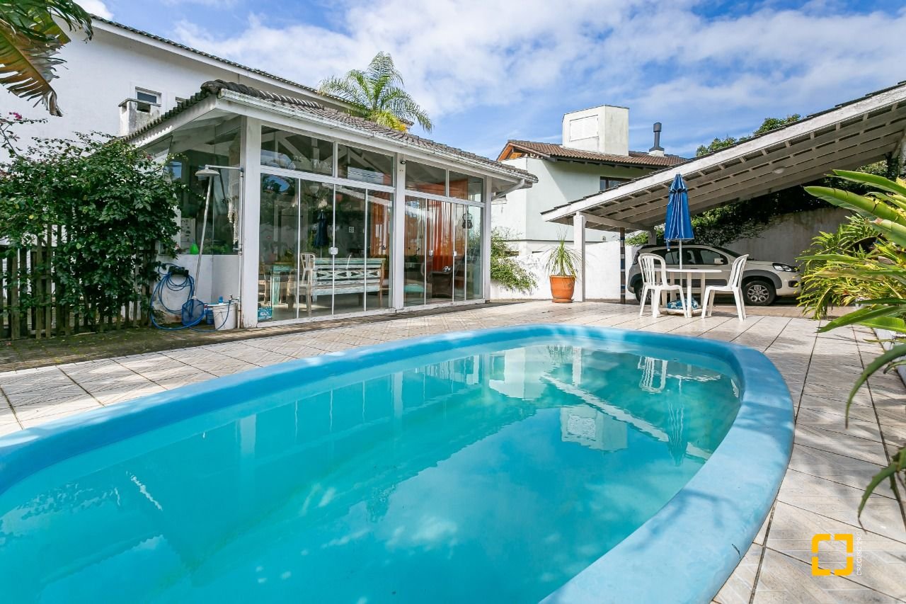 Casa de Condomínio com 300m², 5 quartos (sendo 2 suítes), 4 garagens, no bairro Lagoa da Conceição em Florianópolis