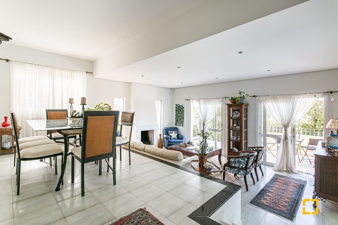 Casa de Condomínio com 300m², 5 quartos (sendo 2 suítes), 4 garagens, no bairro Lagoa da Conceição em Florianópolis