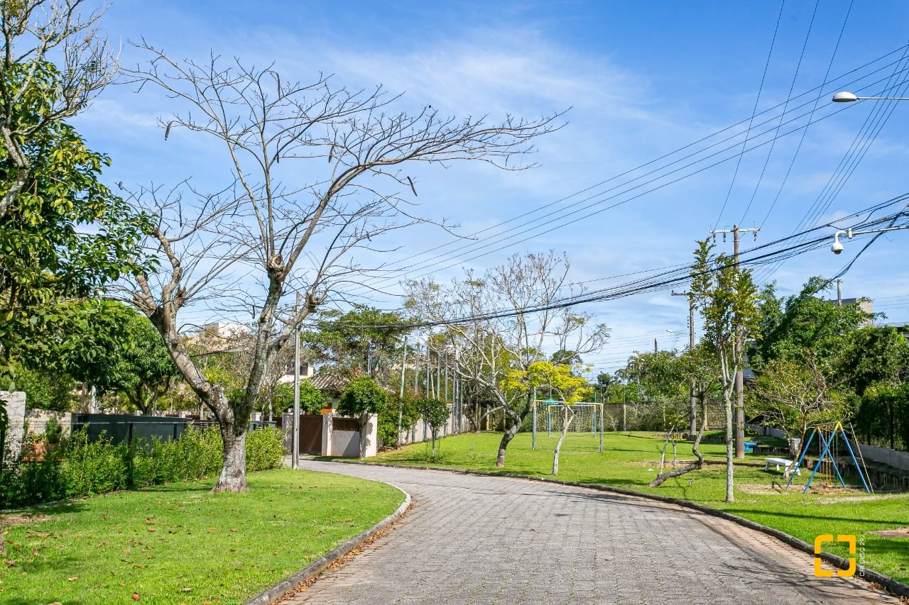 Casa de Condomínio com 300m², 5 quartos (sendo 2 suítes), 4 garagens, no bairro Lagoa da Conceição em Florianópolis