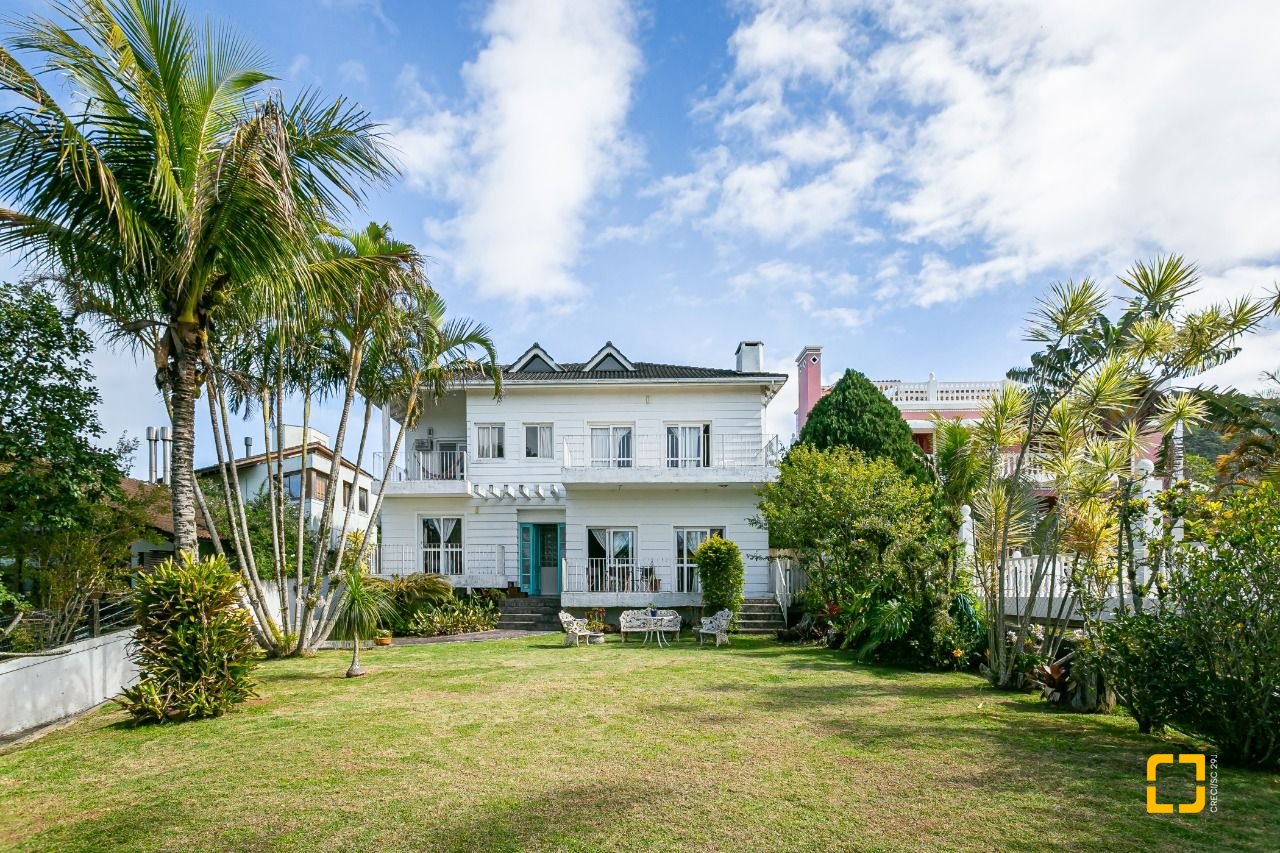 Casa de Condomínio com 300m², 5 quartos (sendo 2 suítes), 4 garagens, no bairro Lagoa da Conceição em Florianópolis