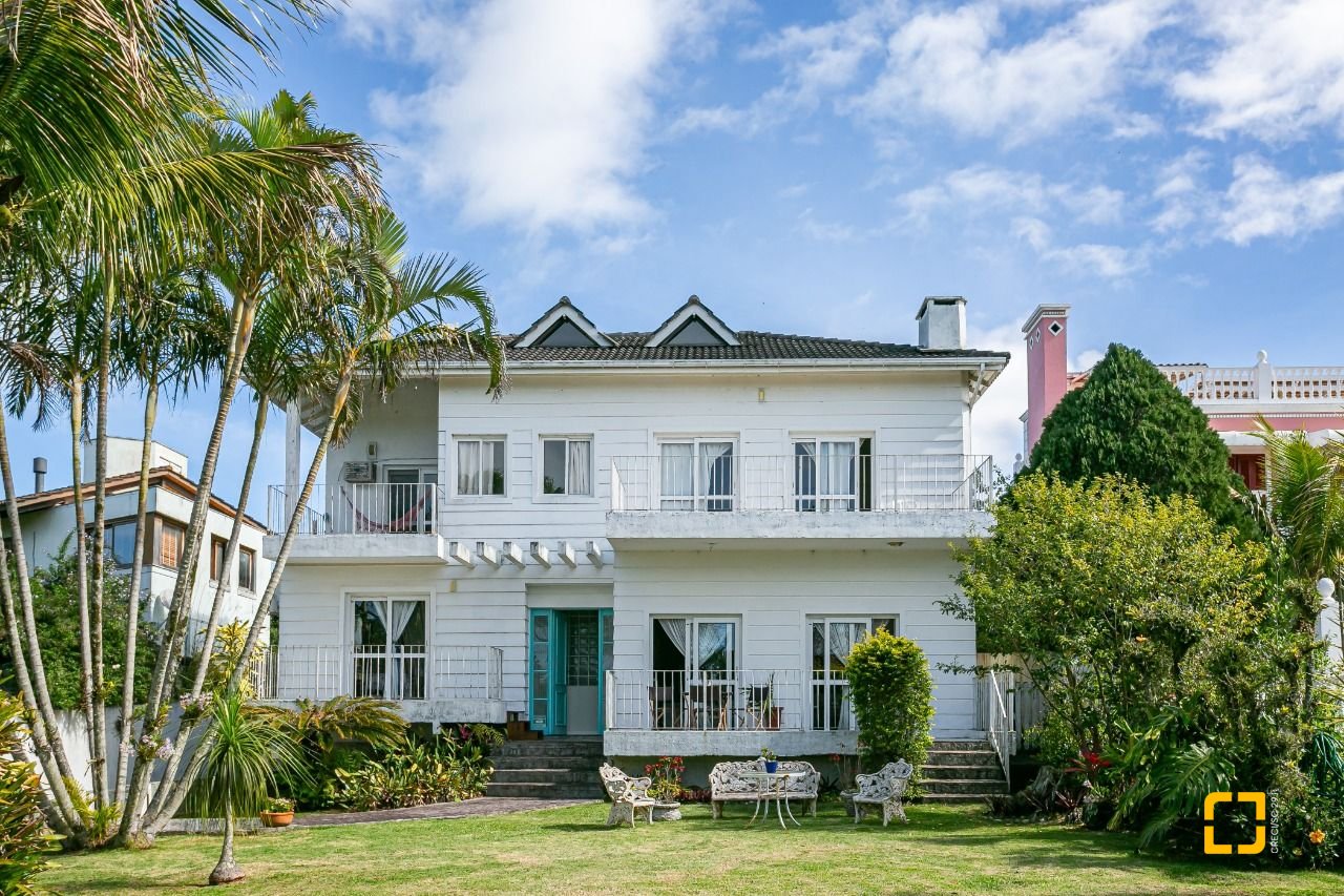 Casa de Condomínio com 300m², 5 quartos (sendo 2 suítes), 4 garagens, no bairro Lagoa da Conceição em Florianópolis