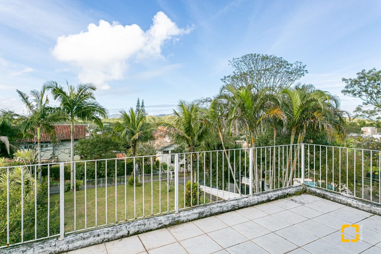 Casa de Condomínio com 300m², 5 quartos (sendo 2 suítes), 4 garagens, no bairro Lagoa da Conceição em Florianópolis