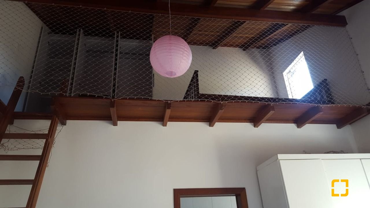 Casa com 102m², 4 quartos (sendo 2 suítes), 2 garagens, no bairro Campeche em Florianópolis
