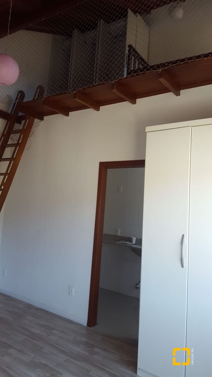 Casa com 102m², 4 quartos (sendo 2 suítes), 2 garagens, no bairro Campeche em Florianópolis