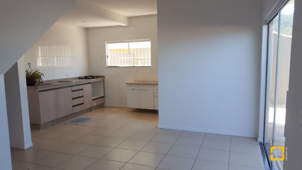 Casa com 102m², 4 quartos (sendo 2 suítes), 2 garagens, no bairro Campeche em Florianópolis