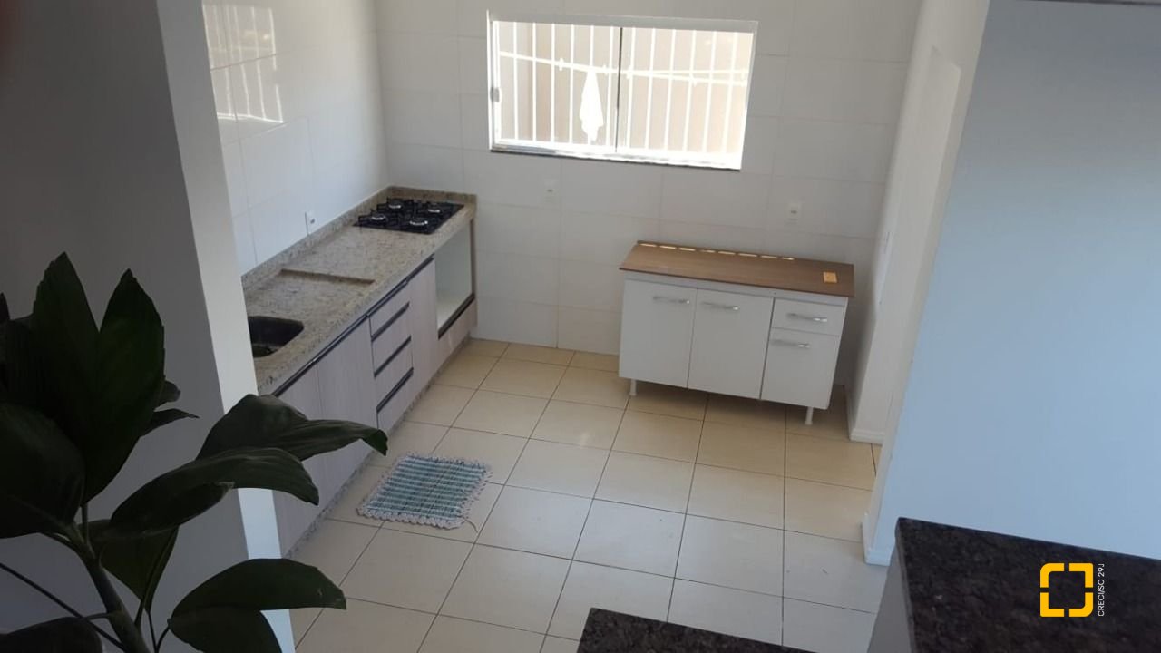 Casa com 102m², 4 quartos (sendo 2 suítes), 2 garagens, no bairro Campeche em Florianópolis