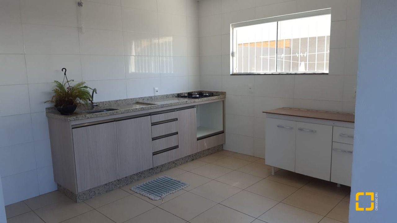 Casa com 102m², 4 quartos (sendo 2 suítes), 2 garagens, no bairro Campeche em Florianópolis