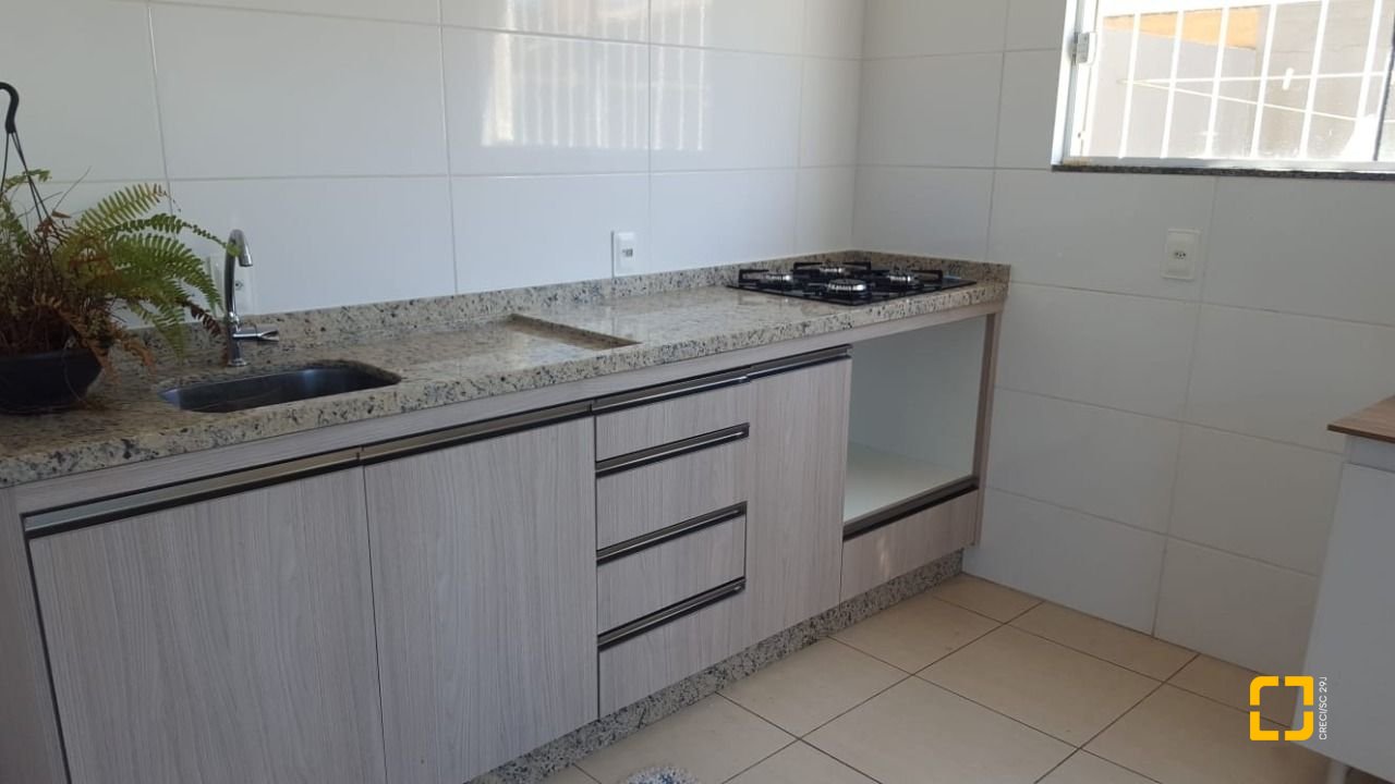 Casa com 102m², 4 quartos (sendo 2 suítes), 2 garagens, no bairro Campeche em Florianópolis