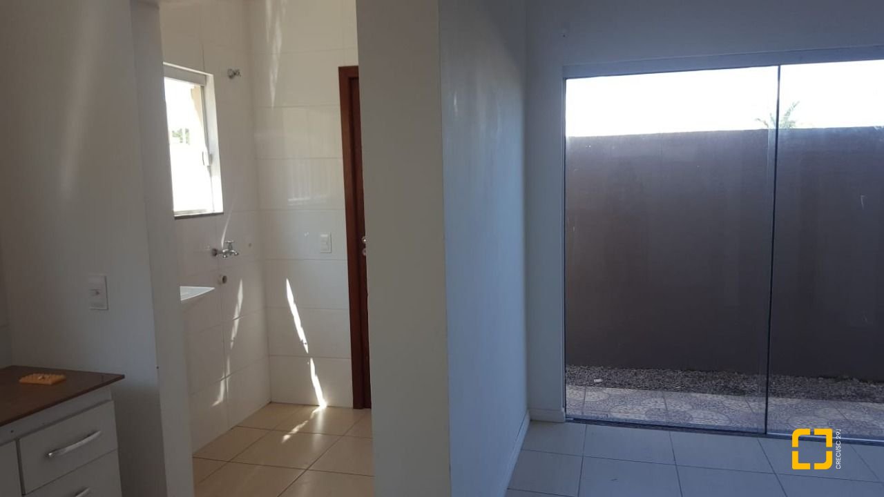 Casa com 102m², 4 quartos (sendo 2 suítes), 2 garagens, no bairro Campeche em Florianópolis