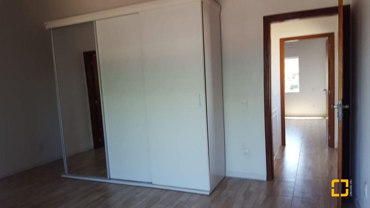 Casa com 102m², 4 quartos (sendo 2 suítes), 2 garagens, no bairro Campeche em Florianópolis