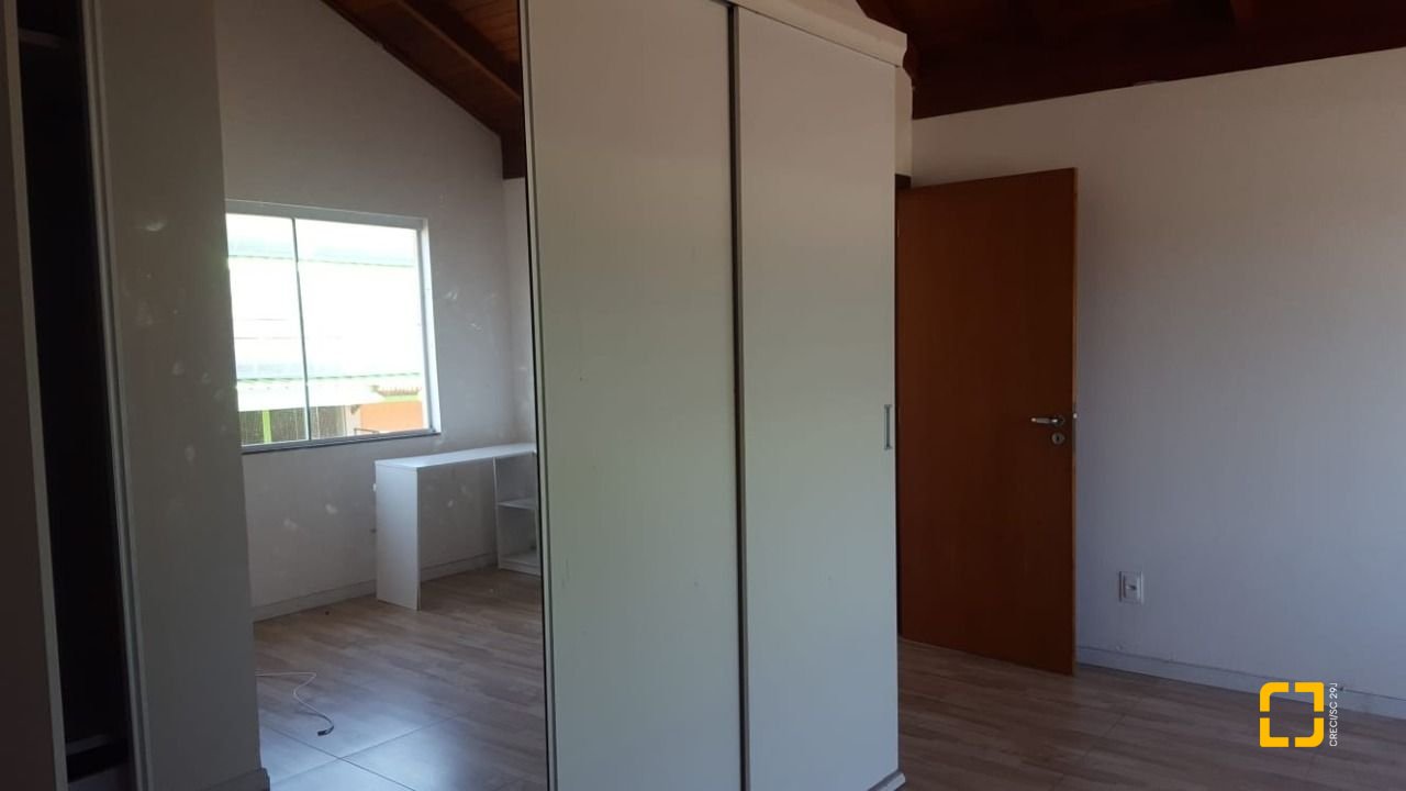 Casa com 102m², 4 quartos (sendo 2 suítes), 2 garagens, no bairro Campeche em Florianópolis
