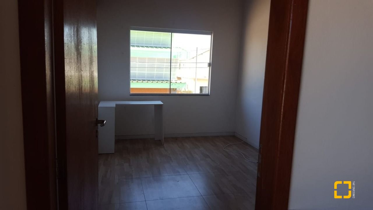 Casa com 102m², 4 quartos (sendo 2 suítes), 2 garagens, no bairro Campeche em Florianópolis