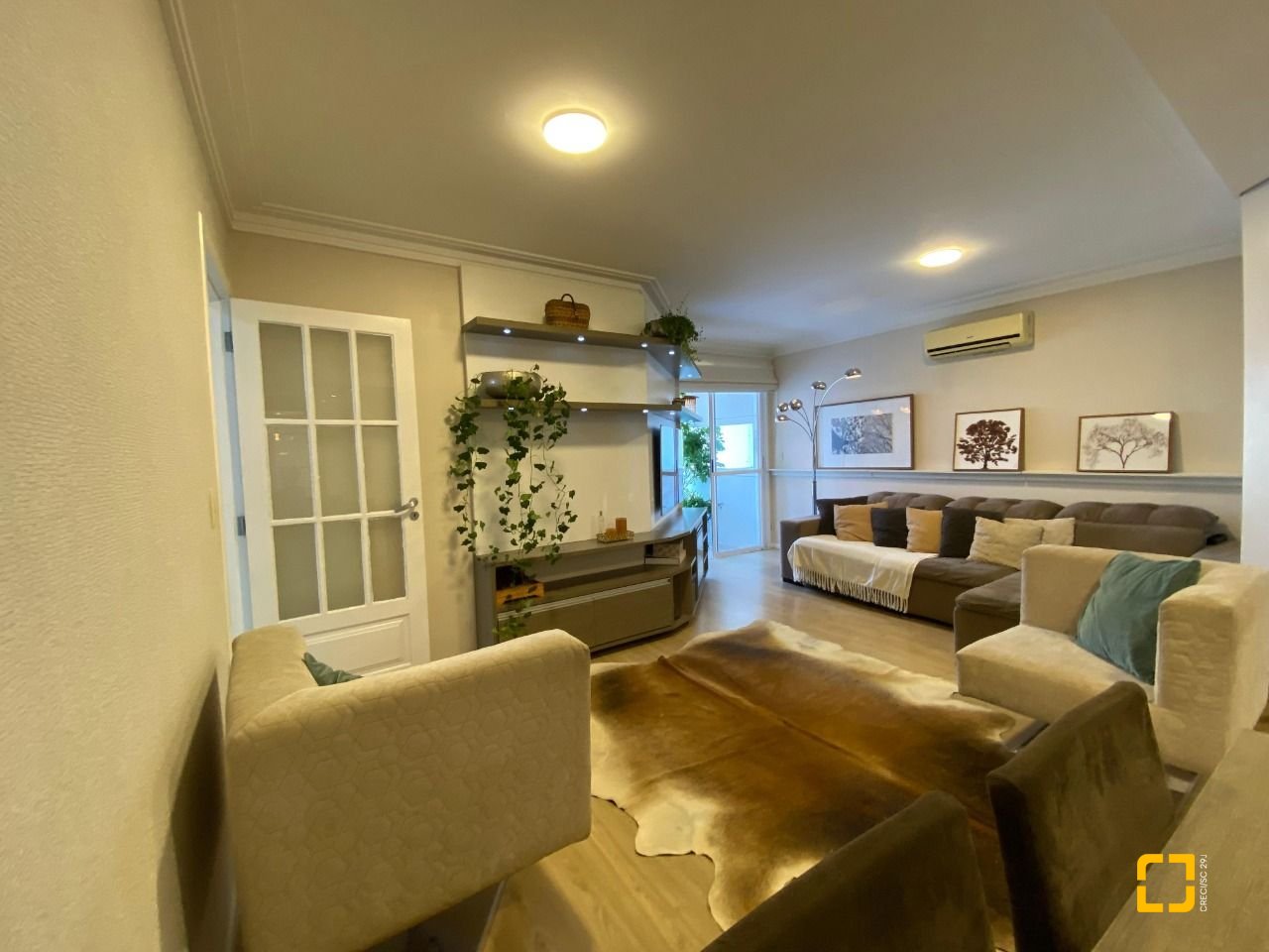 Apartamento com 108m², 5 quartos (sendo 1 suíte), 2 garagens, no bairro Beiramar em Florianópolis