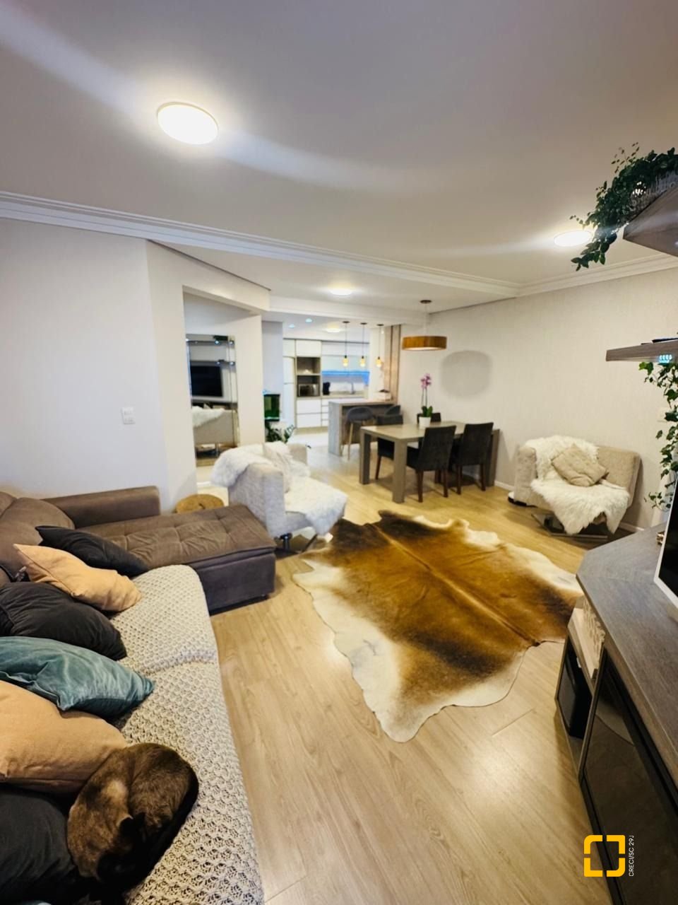 Apartamento com 108m², 5 quartos (sendo 1 suíte), 2 garagens, no bairro Beiramar em Florianópolis