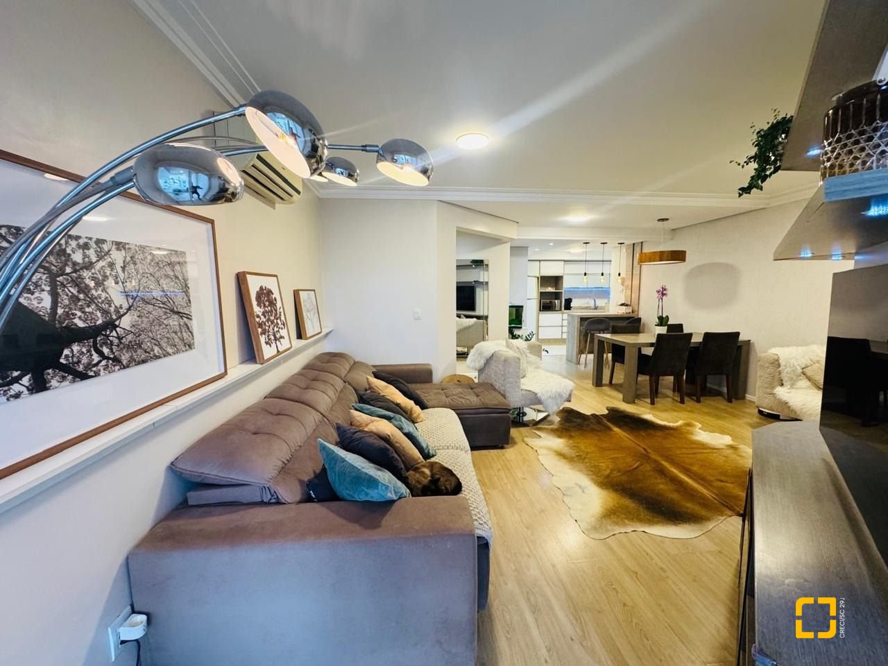 Apartamento com 108m², 5 quartos (sendo 1 suíte), 2 garagens, no bairro Beiramar em Florianópolis