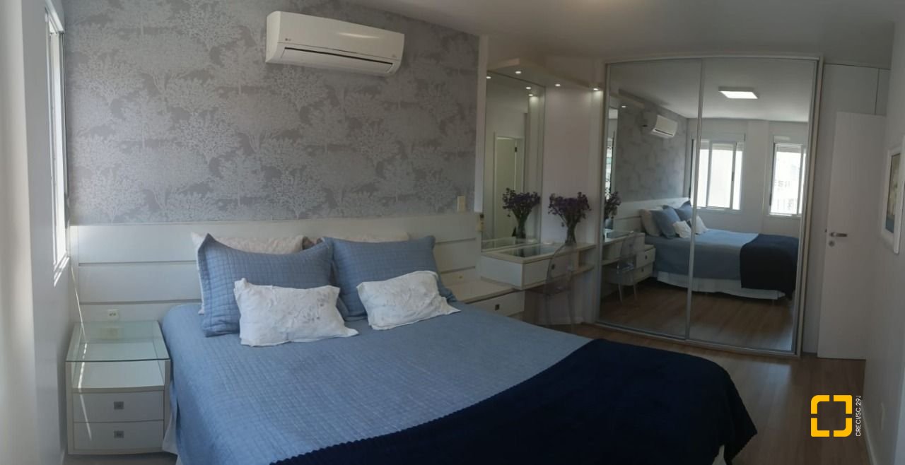 Apartamento com 108m², 5 quartos (sendo 1 suíte), 2 garagens, no bairro Beiramar em Florianópolis