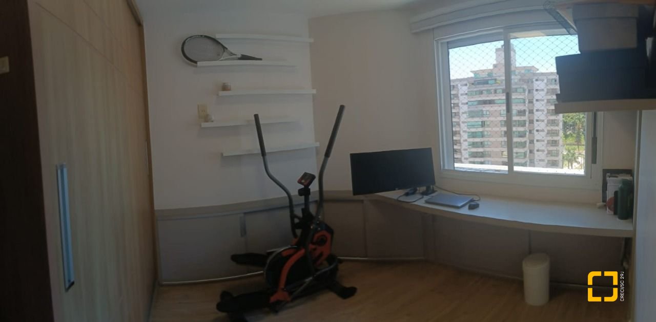 Apartamento com 108m², 5 quartos (sendo 1 suíte), 2 garagens, no bairro Beiramar em Florianópolis