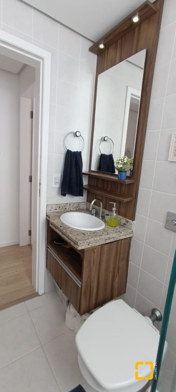 Apartamento com 108m², 5 quartos (sendo 1 suíte), 2 garagens, no bairro Beiramar em Florianópolis