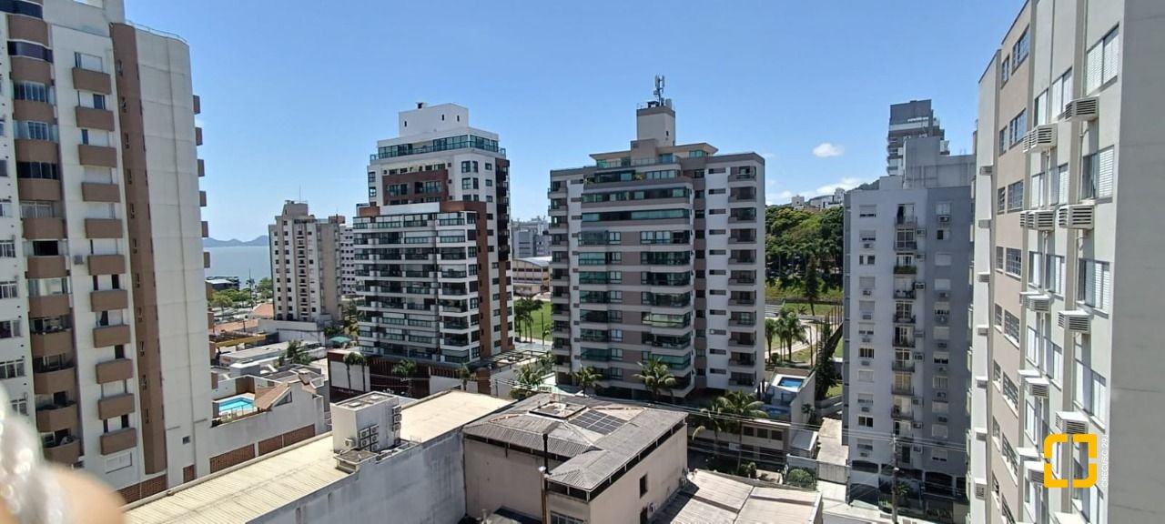 Apartamento com 108m², 5 quartos (sendo 1 suíte), 2 garagens, no bairro Beiramar em Florianópolis