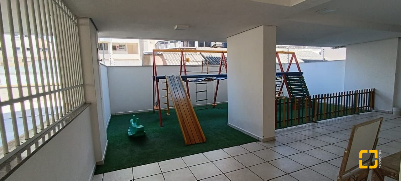 Apartamento com 108m², 5 quartos (sendo 1 suíte), 2 garagens, no bairro Beiramar em Florianópolis
