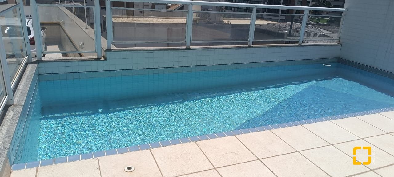 Apartamento com 108m², 5 quartos (sendo 1 suíte), 2 garagens, no bairro Beiramar em Florianópolis