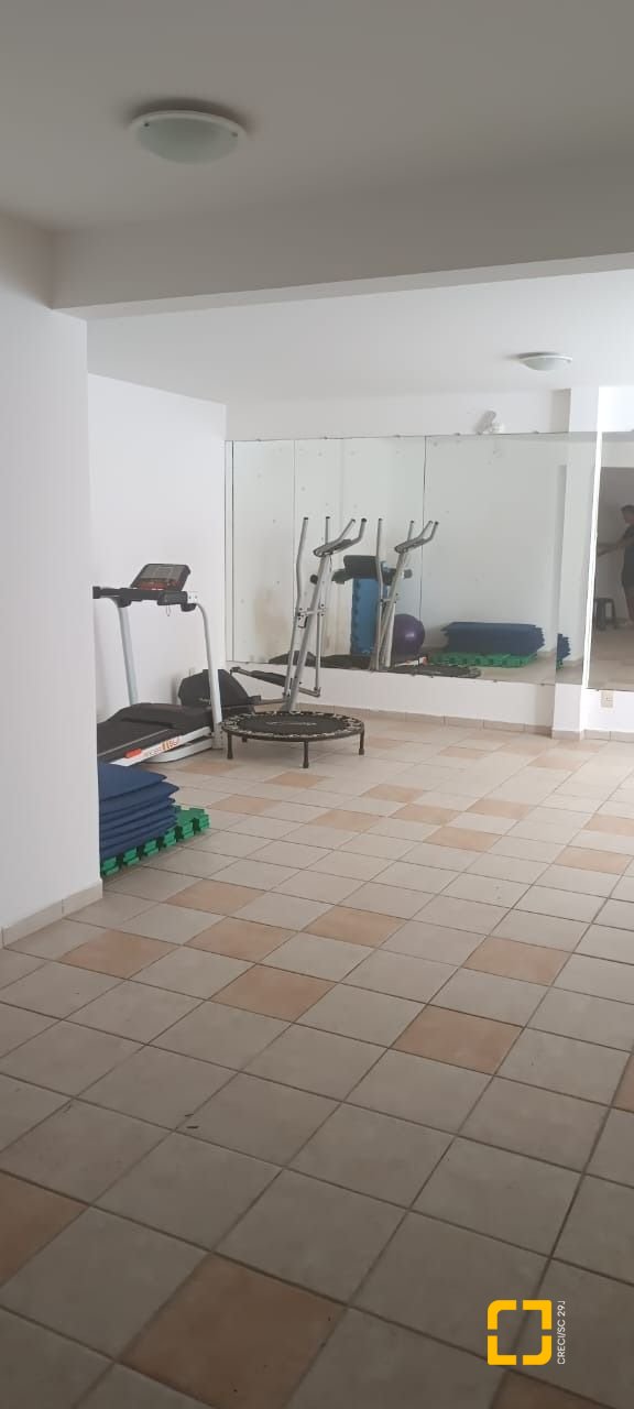 Apartamento com 108m², 5 quartos (sendo 1 suíte), 2 garagens, no bairro Beiramar em Florianópolis