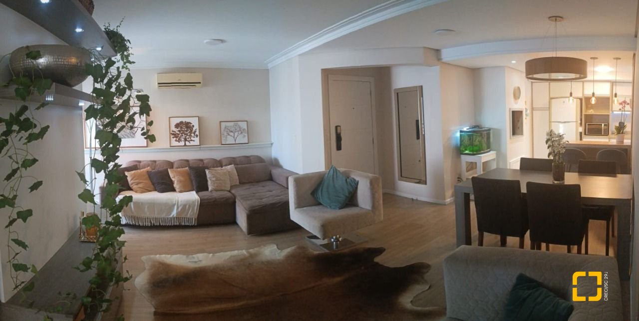 Apartamento com 108m², 5 quartos (sendo 1 suíte), 2 garagens, no bairro Beiramar em Florianópolis