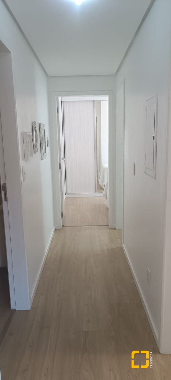 Apartamento com 108m², 5 quartos (sendo 1 suíte), 2 garagens, no bairro Beiramar em Florianópolis