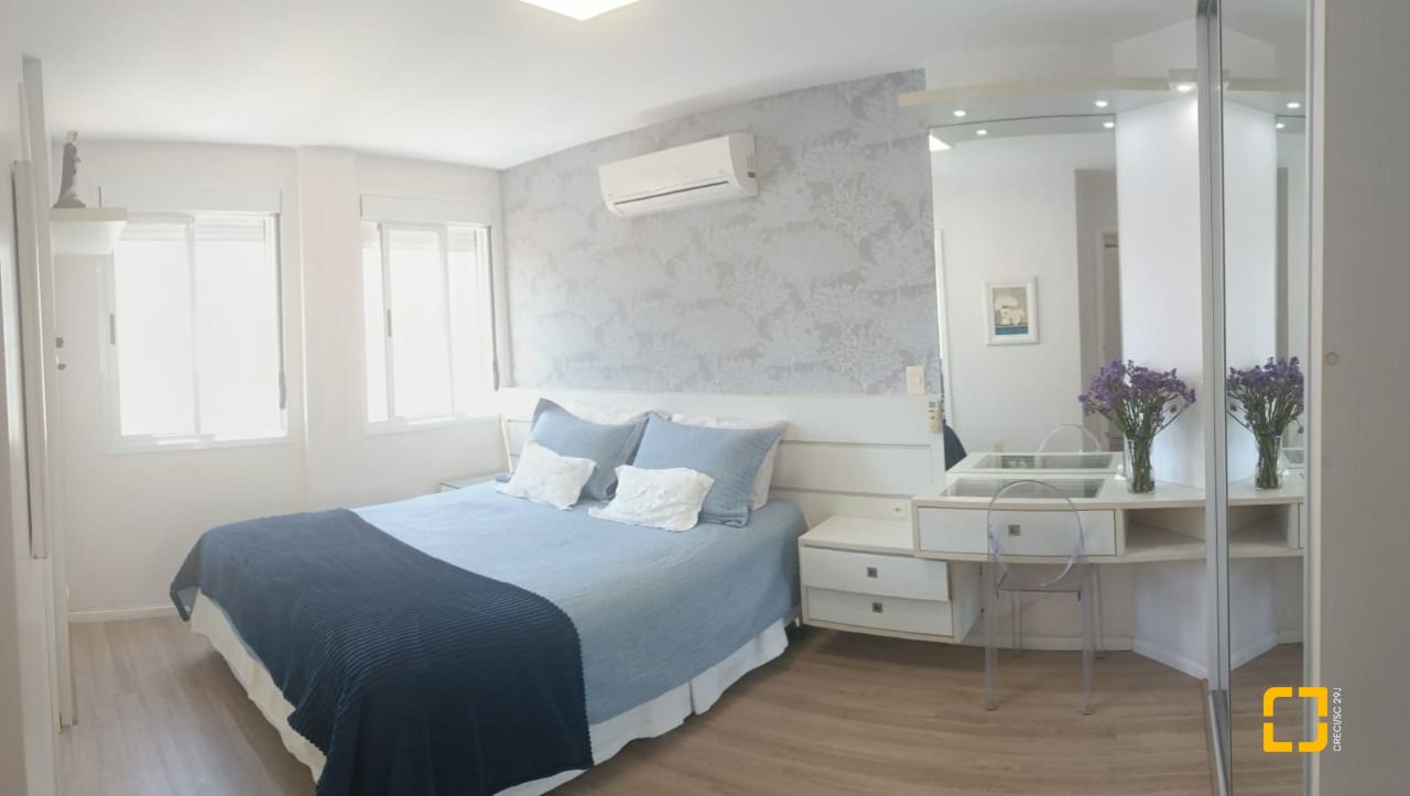 Apartamento com 108m², 5 quartos (sendo 1 suíte), 2 garagens, no bairro Beiramar em Florianópolis