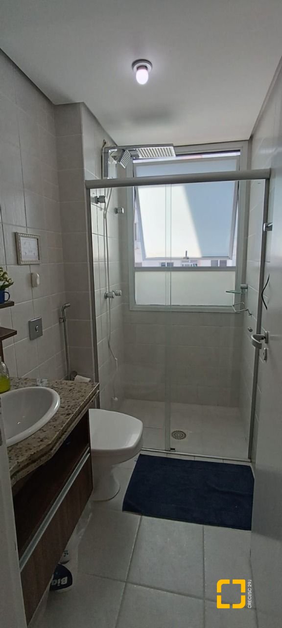 Apartamento com 108m², 5 quartos (sendo 1 suíte), 2 garagens, no bairro Beiramar em Florianópolis