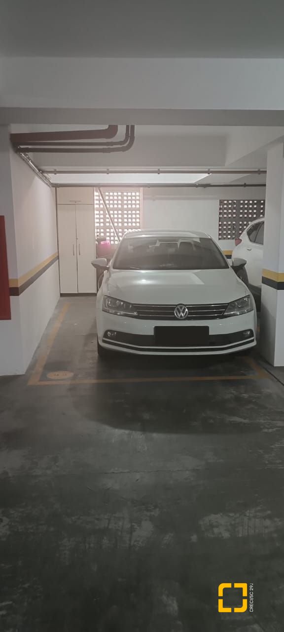 Apartamento com 108m², 5 quartos (sendo 1 suíte), 2 garagens, no bairro Beiramar em Florianópolis