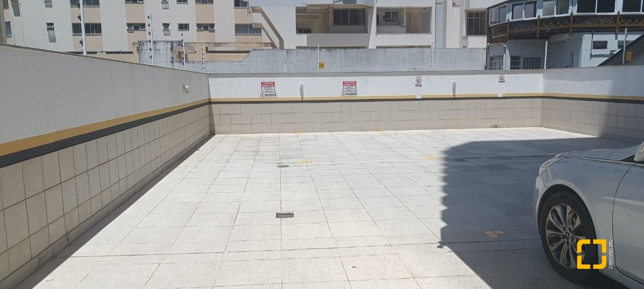 Apartamento com 108m², 5 quartos (sendo 1 suíte), 2 garagens, no bairro Beiramar em Florianópolis