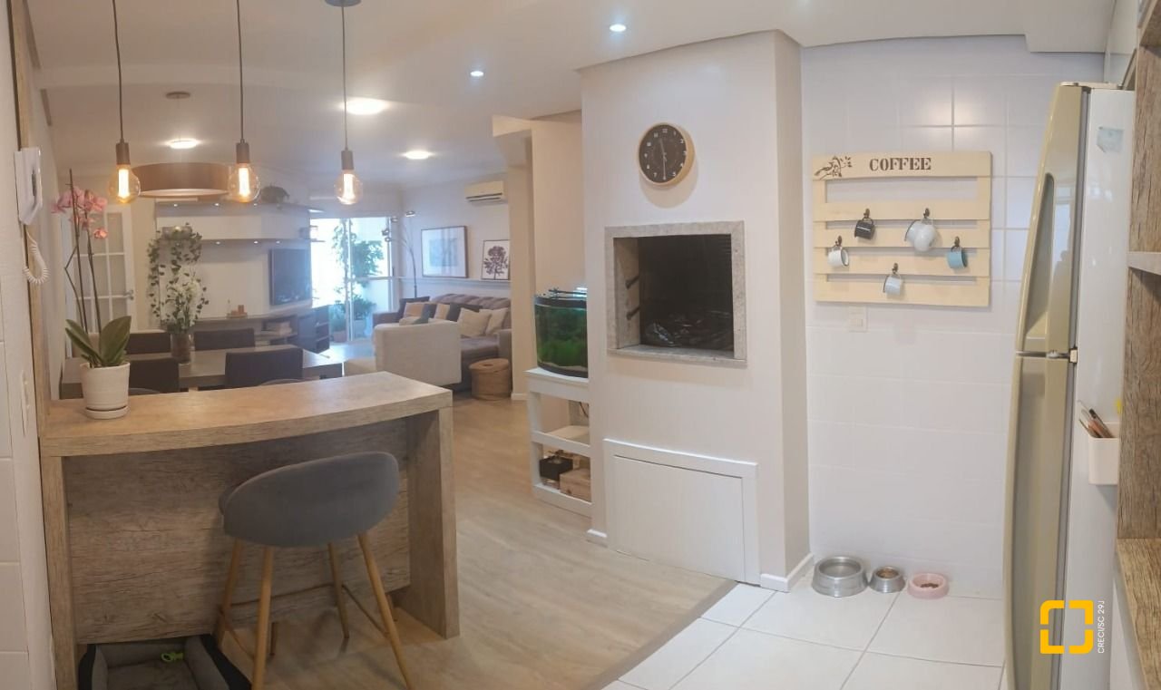 Apartamento com 108m², 5 quartos (sendo 1 suíte), 2 garagens, no bairro Beiramar em Florianópolis