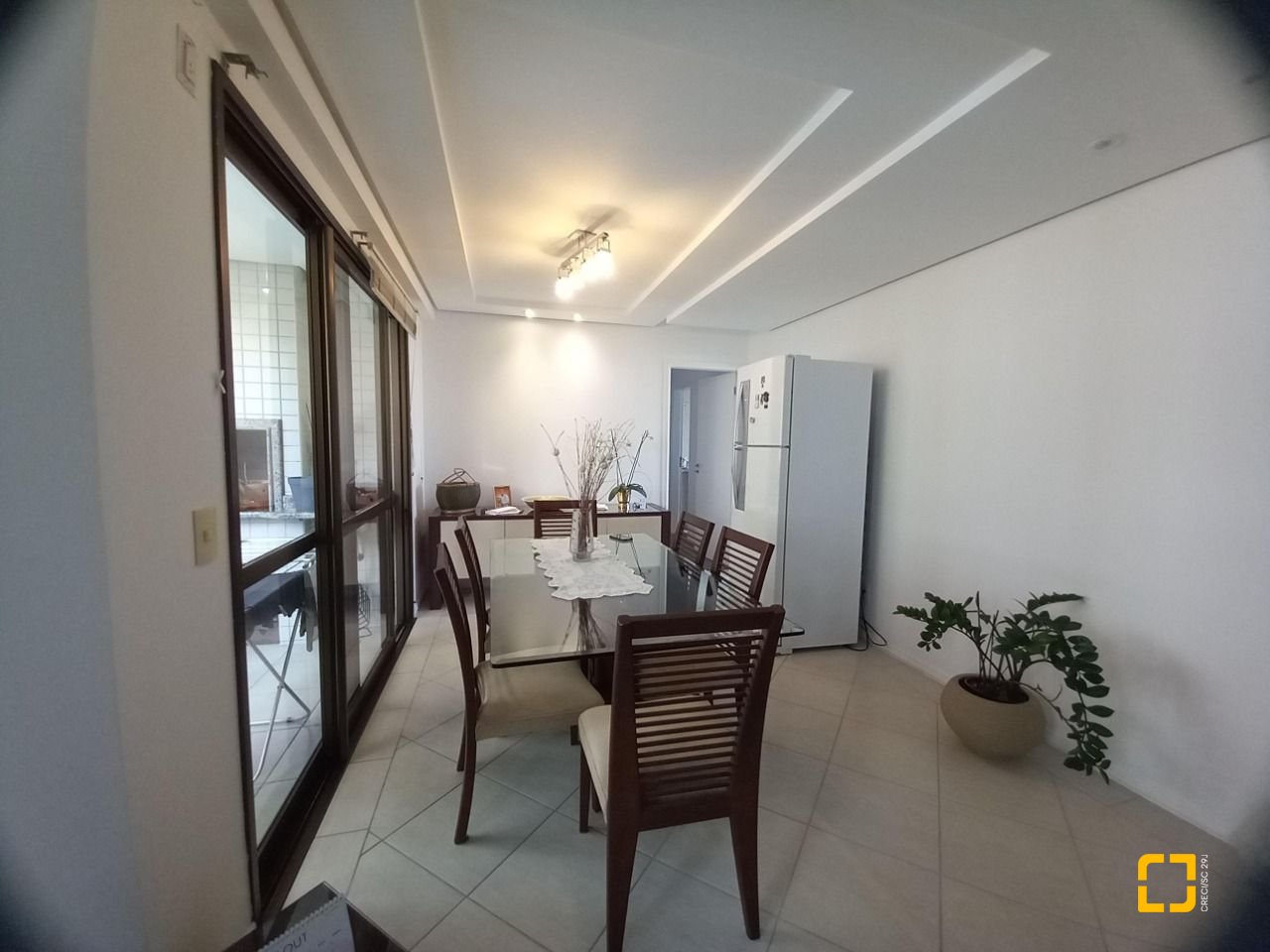 Apartamento com 110m², 4 quartos (sendo 1 suíte), 2 garagens, no bairro Centro em Florianópolis