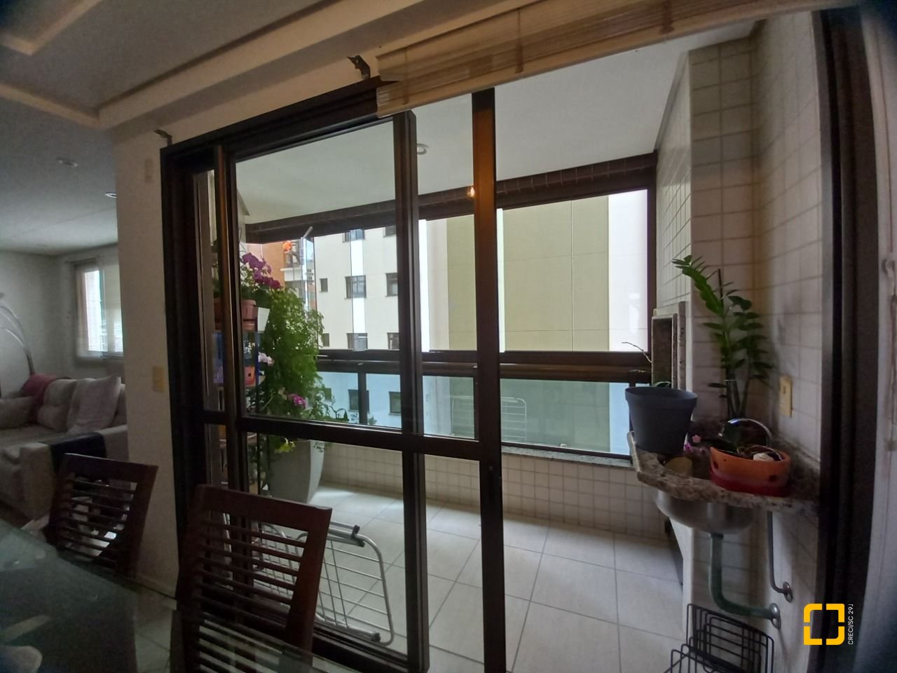 Apartamento com 110m², 4 quartos (sendo 1 suíte), 2 garagens, no bairro Centro em Florianópolis