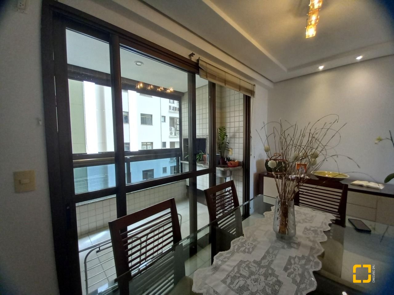 Apartamento com 110m², 4 quartos (sendo 1 suíte), 2 garagens, no bairro Centro em Florianópolis