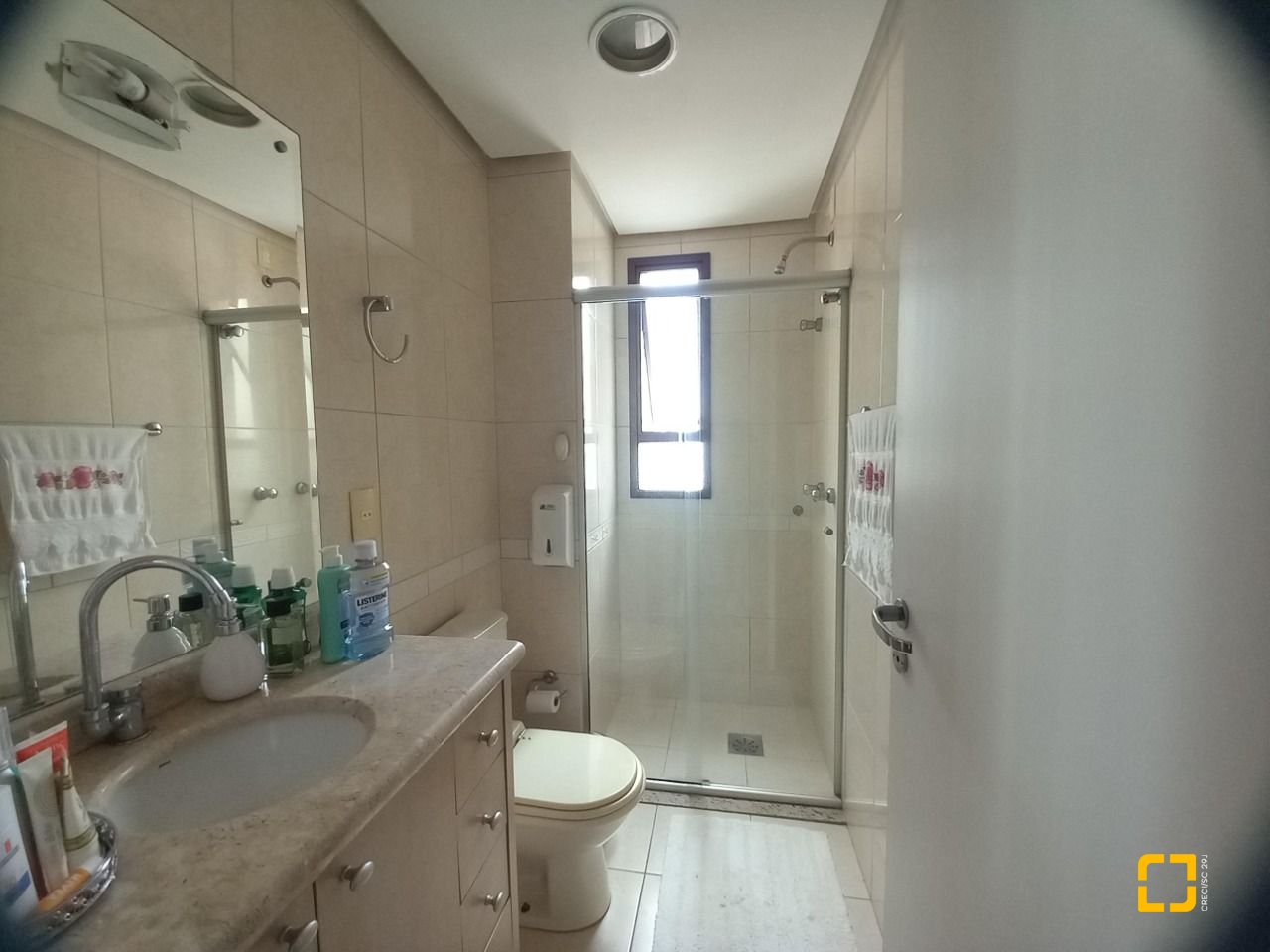 Apartamento com 110m², 4 quartos (sendo 1 suíte), 2 garagens, no bairro Centro em Florianópolis
