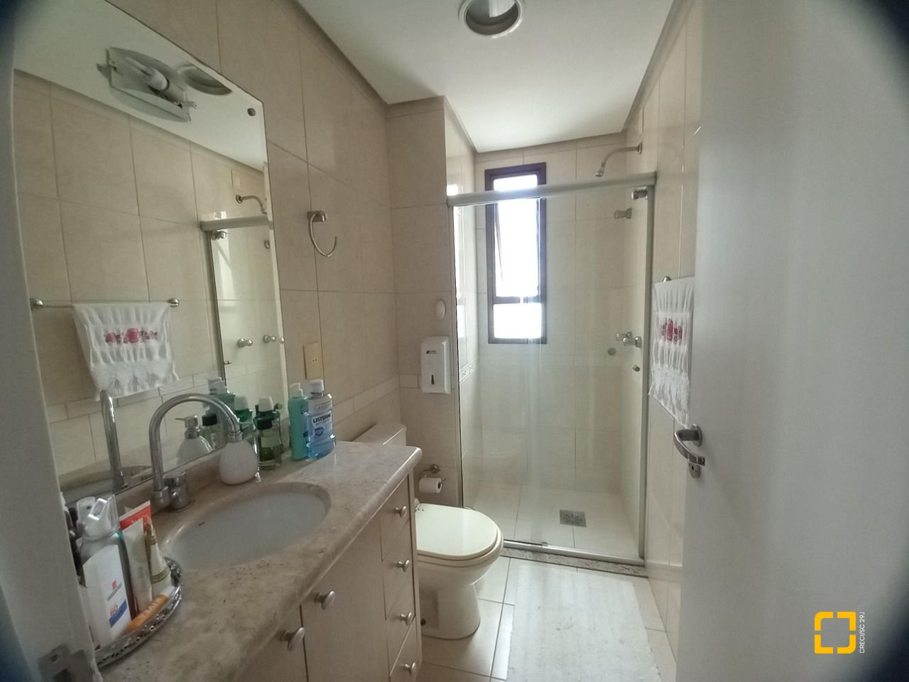Apartamento com 110m², 4 quartos (sendo 1 suíte), 2 garagens, no bairro Centro em Florianópolis