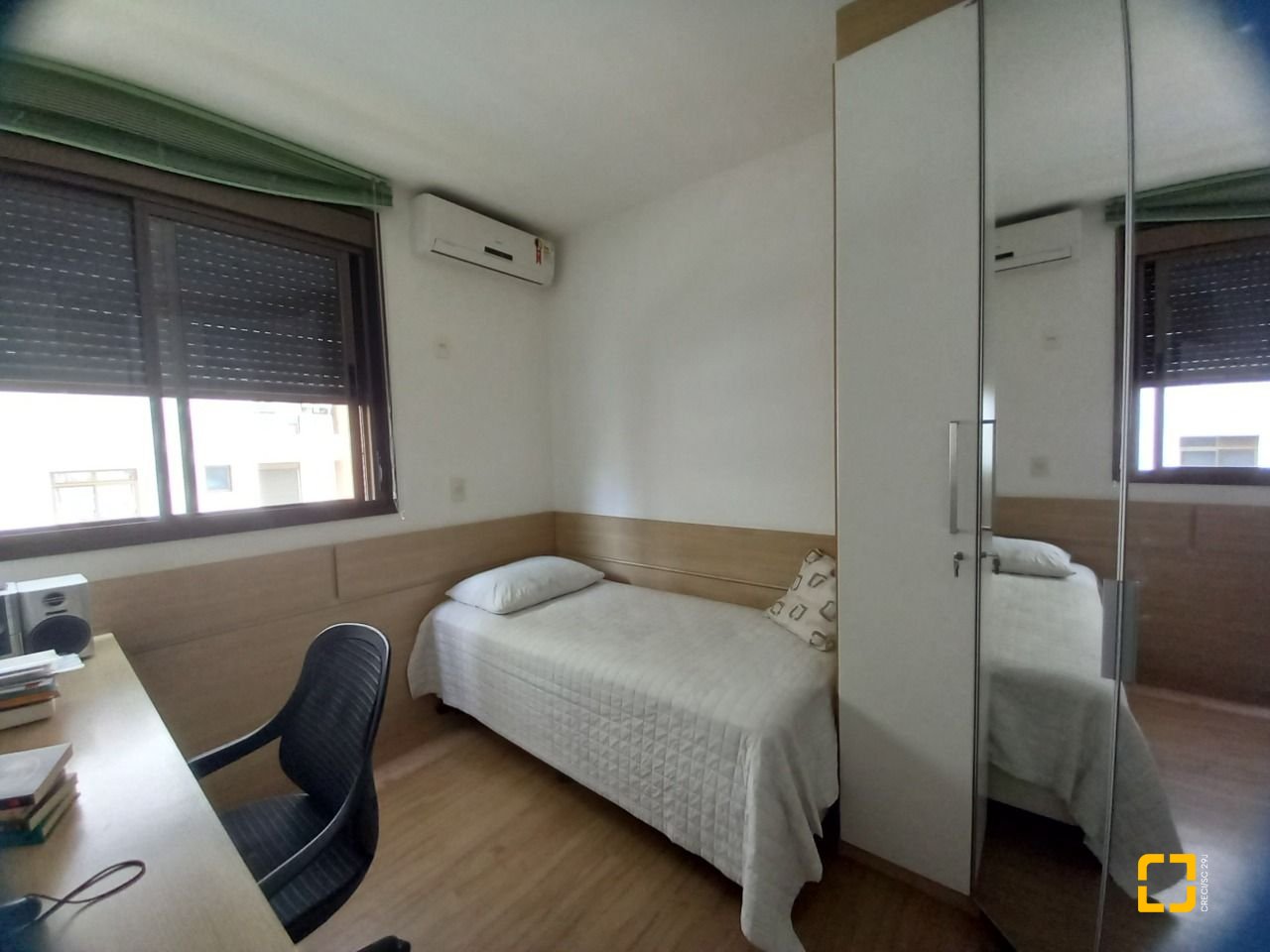 Apartamento com 110m², 4 quartos (sendo 1 suíte), 2 garagens, no bairro Centro em Florianópolis