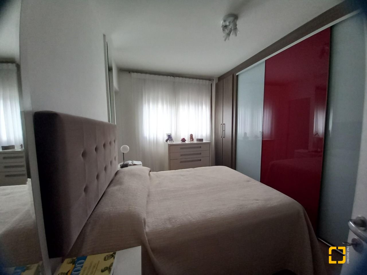 Apartamento com 110m², 4 quartos (sendo 1 suíte), 2 garagens, no bairro Centro em Florianópolis