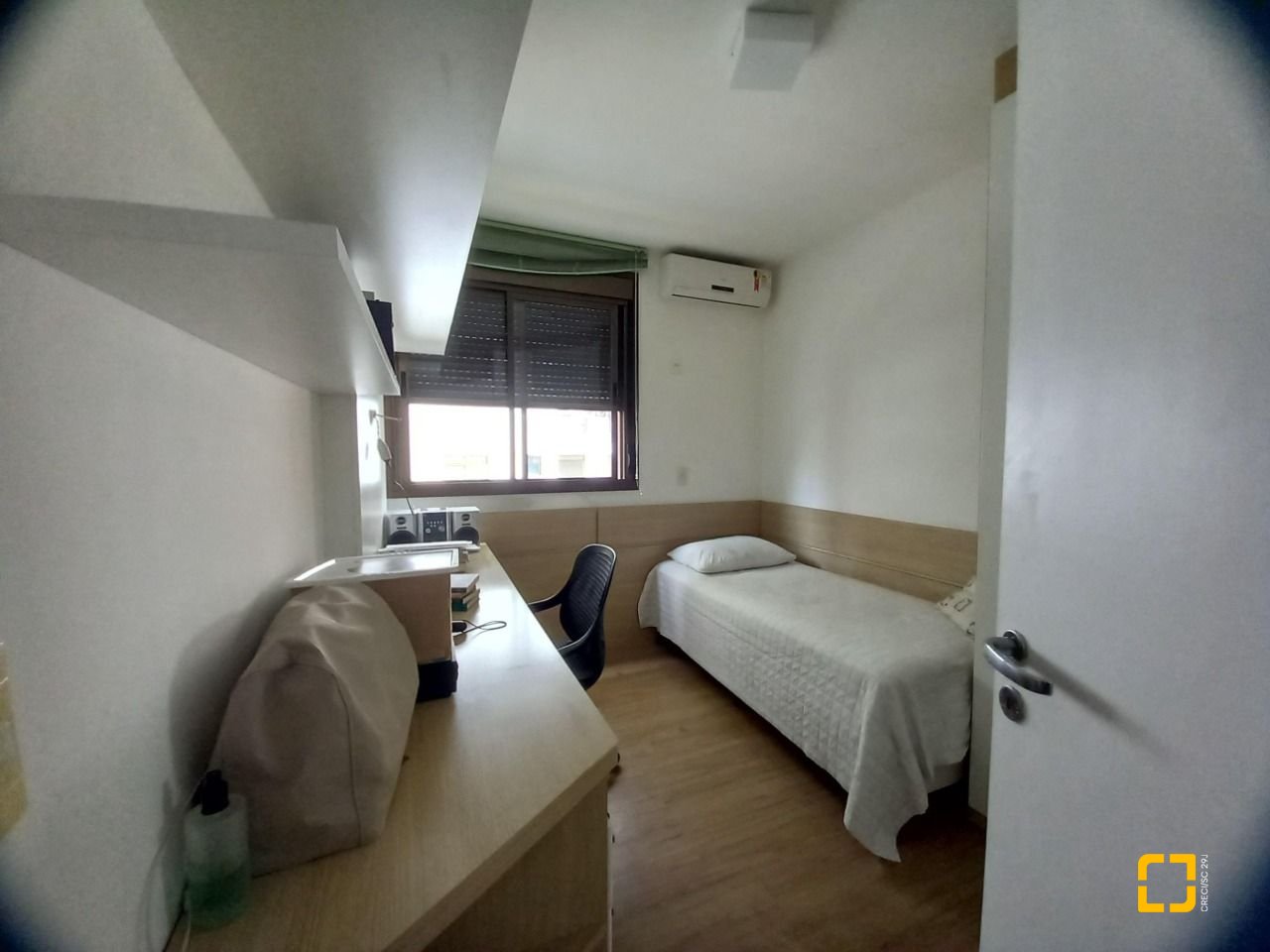 Apartamento com 110m², 4 quartos (sendo 1 suíte), 2 garagens, no bairro Centro em Florianópolis