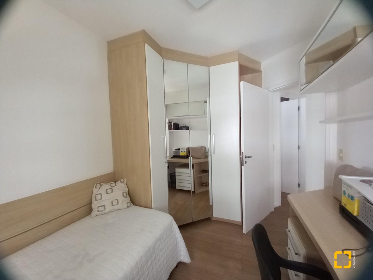 Apartamento com 110m², 4 quartos (sendo 1 suíte), 2 garagens, no bairro Centro em Florianópolis