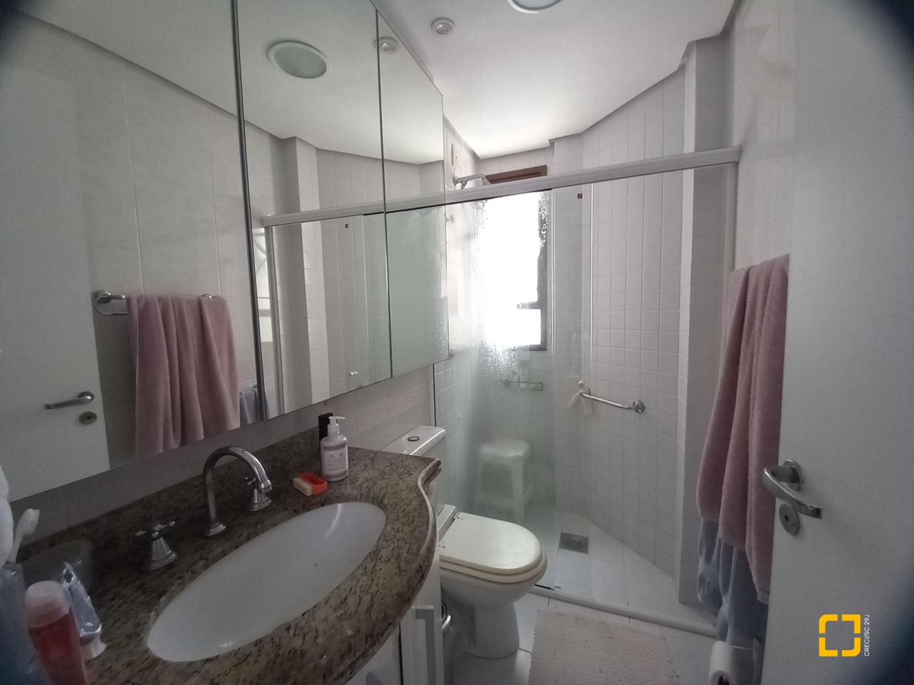 Apartamento com 110m², 4 quartos (sendo 1 suíte), 2 garagens, no bairro Centro em Florianópolis