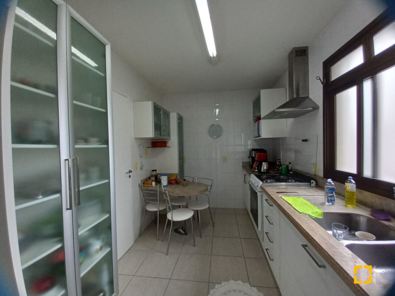 Apartamento com 110m², 4 quartos (sendo 1 suíte), 2 garagens, no bairro Centro em Florianópolis