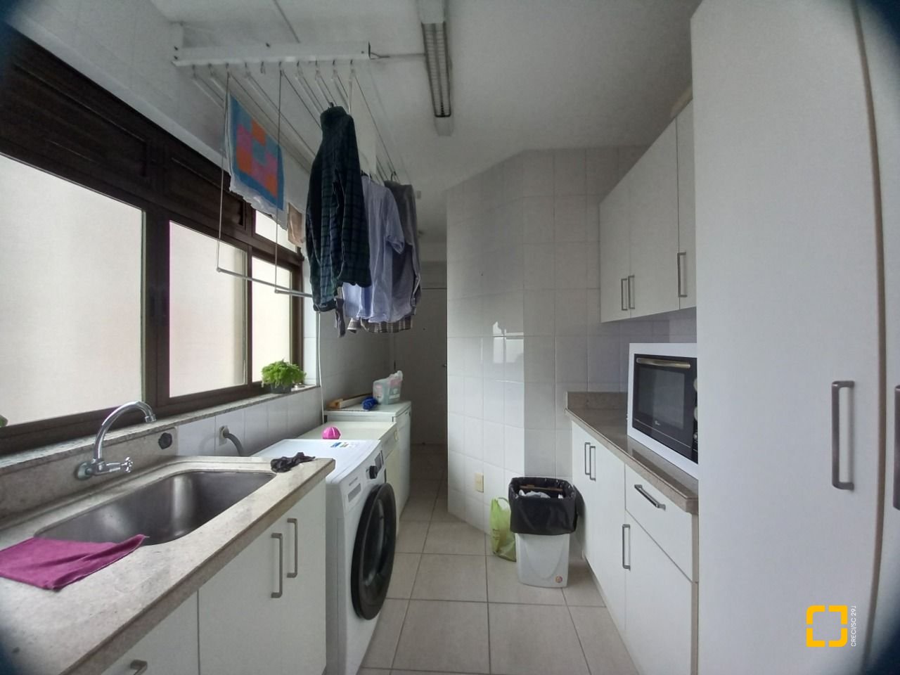 Apartamento com 110m², 4 quartos (sendo 1 suíte), 2 garagens, no bairro Centro em Florianópolis