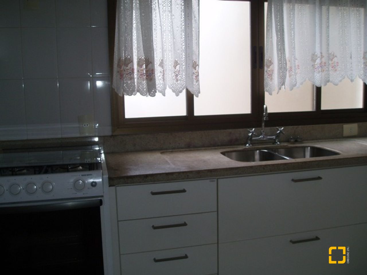 Apartamento com 110m², 4 quartos (sendo 1 suíte), 2 garagens, no bairro Centro em Florianópolis