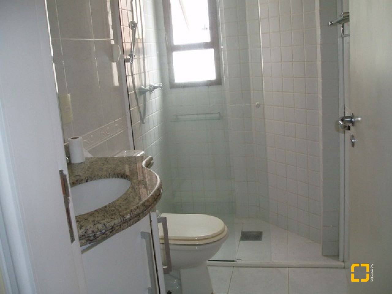 Apartamento com 110m², 4 quartos (sendo 1 suíte), 2 garagens, no bairro Centro em Florianópolis